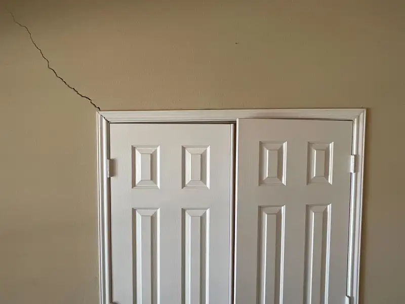 Signs-That-10 signs of foundation problems displayed by Structured Foundation Repairs